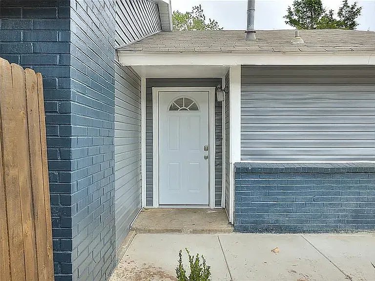 3 bed, 1.5 bath, 1207 sqft, $1,500 — Photo 1