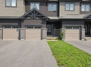 320 Grackle St, Ottawa, ON K1X0G6