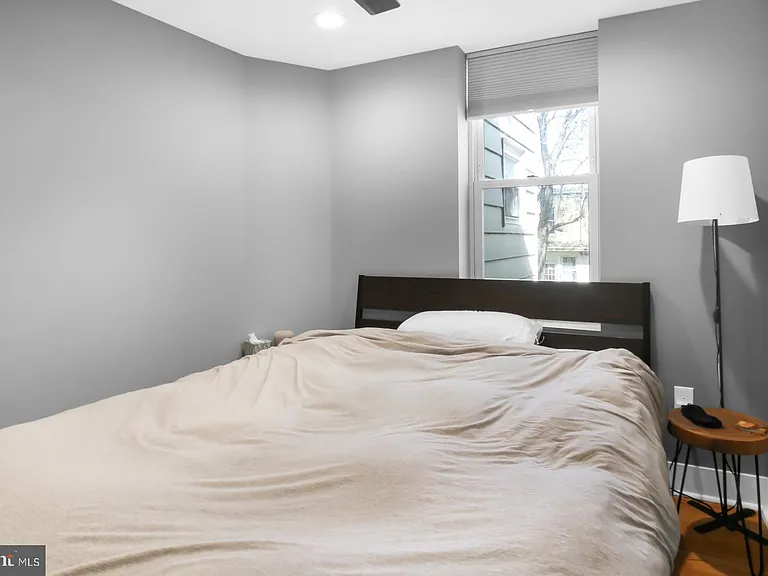 441 E Flora St — Photo 17