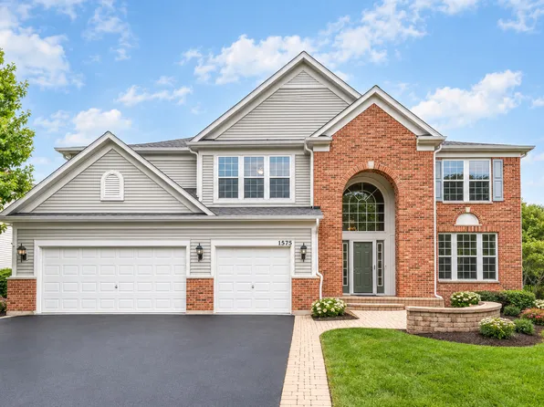 1575 McClellan Dr, Lindenhurst, IL 60046
