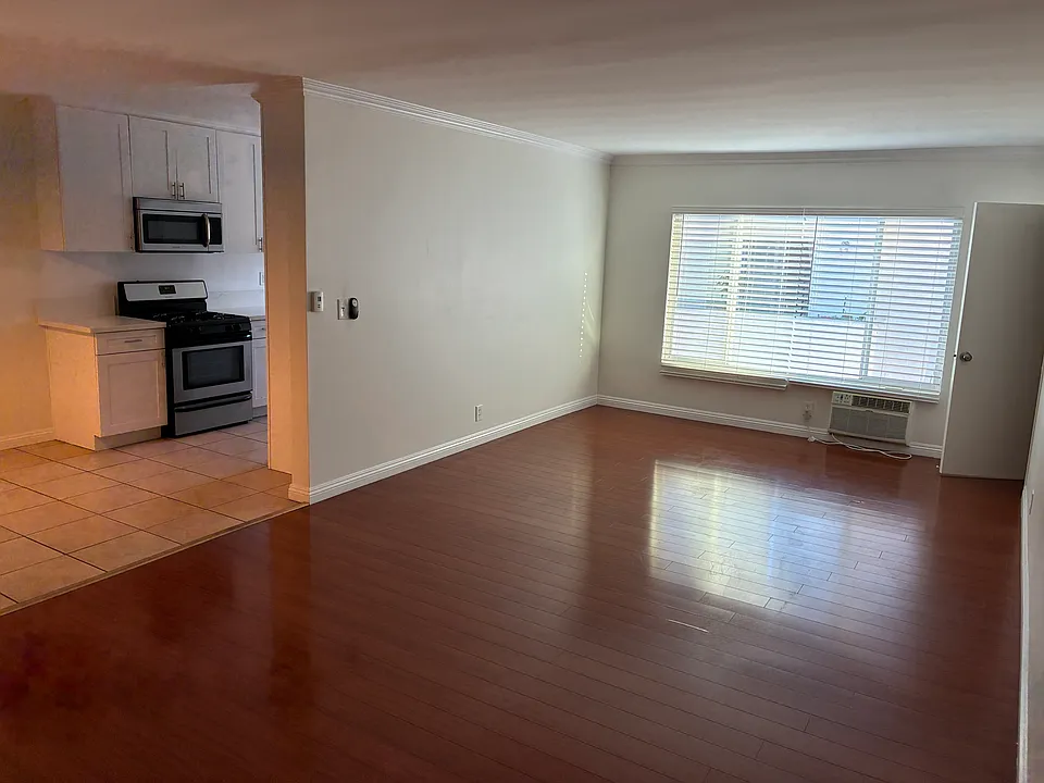 1948 S Shenandoah St #6