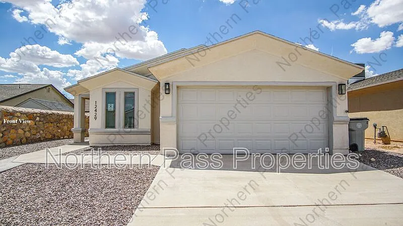 3 bed, 2.5 bath, 1488 sqft, $1,830 — Photo 2