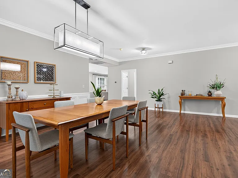 323 Revolution Dr — Photo 11