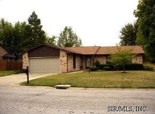 204 El Cerrito Dr, Belleville, IL 62221