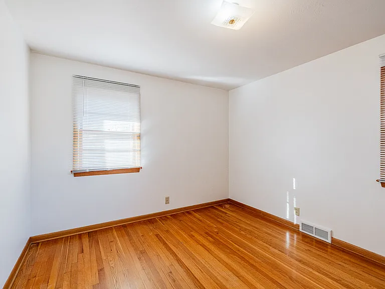 5700 Normal Blvd — Photo 10