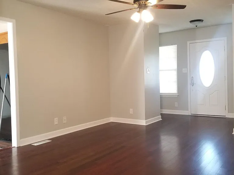 952 Van Buren Ave — Photo 5