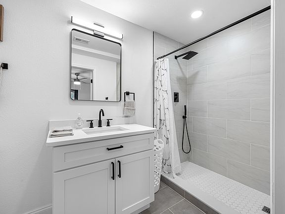2nd image of 4737 W Oklahoma Ave #2