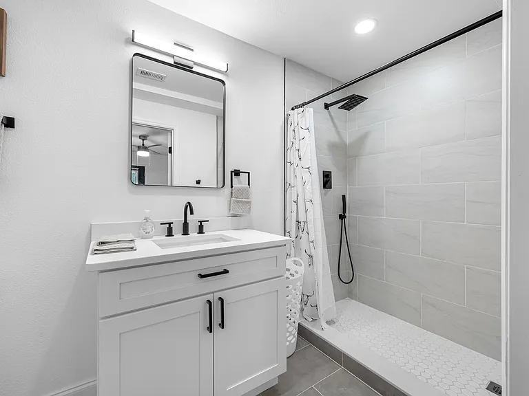 4737 W Oklahoma Ave #2 — Photo 2