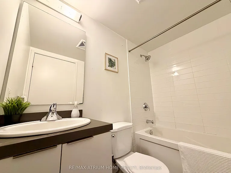 14 York St #1501 — Photo 12