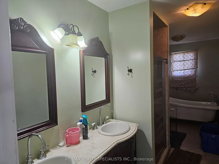 283 Delancey Blvd — Photo 32