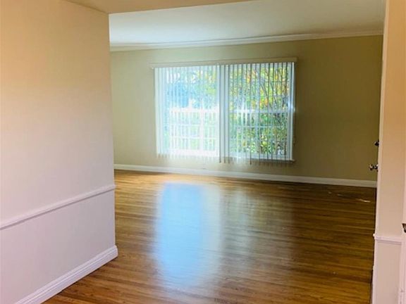 2nd image of 300-322 N Hollywood Way #2-302-1