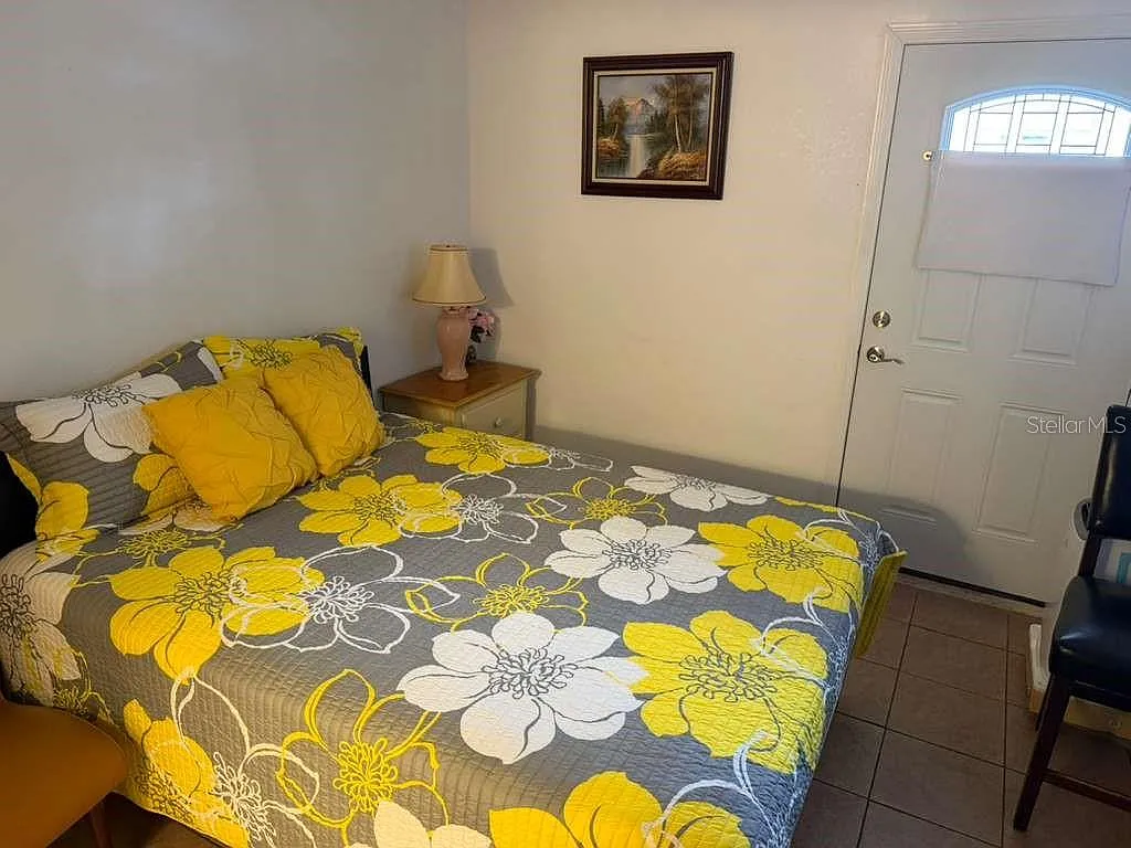 1 bed, 1.0 bath, 300 sqft, $700 — Photo 2