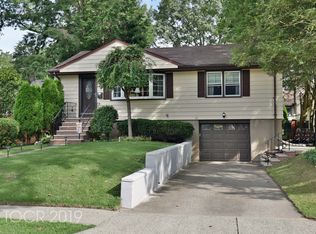 111 Manhattan Ave, Waldwick, NJ 07463