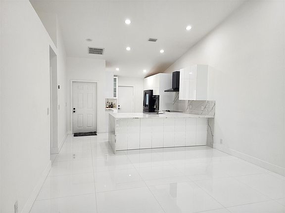 5th image of 9020 NW 60th St