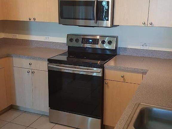 4th image of 616 Villa Cir