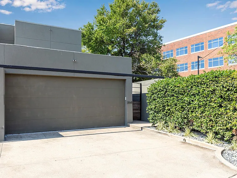 2845 Lee St — Photo 36
