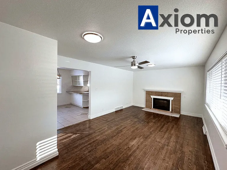 906 E Elm St — Photo 11