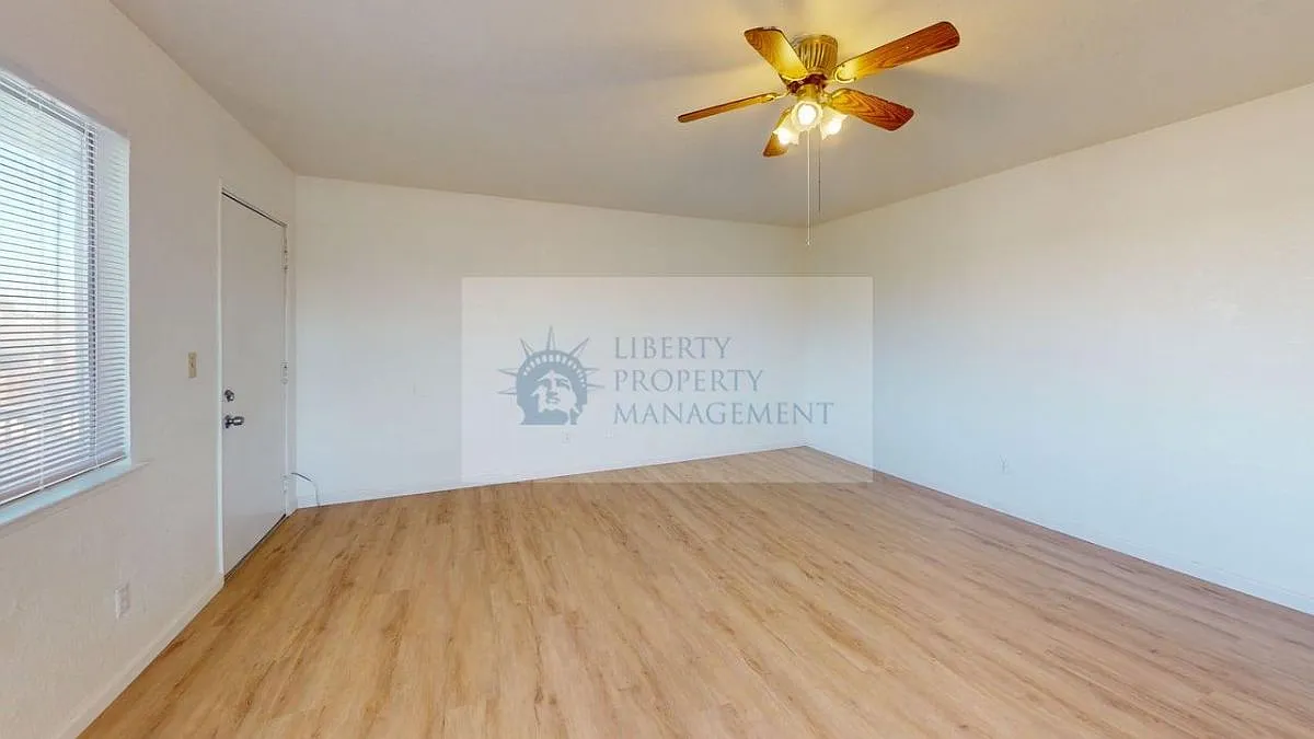 2 bed, 858 sqft, $1,495 — Photo 3
