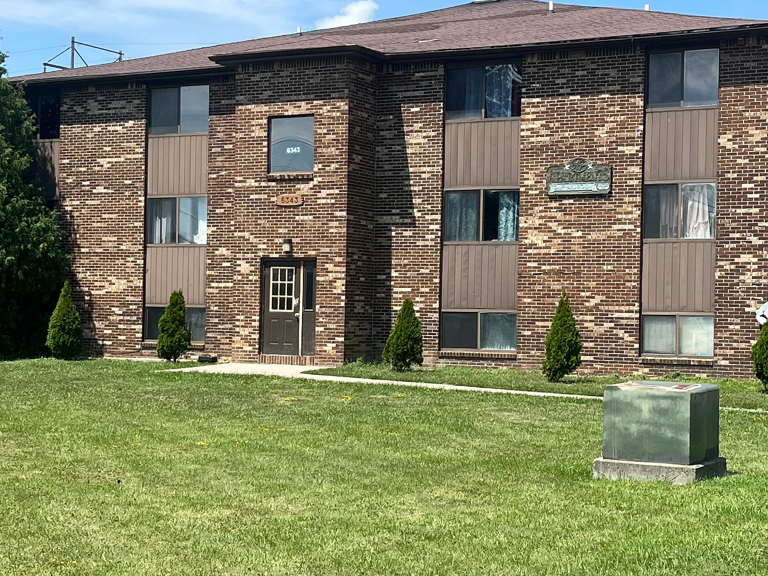 Robinson Apartments — Photo 1
