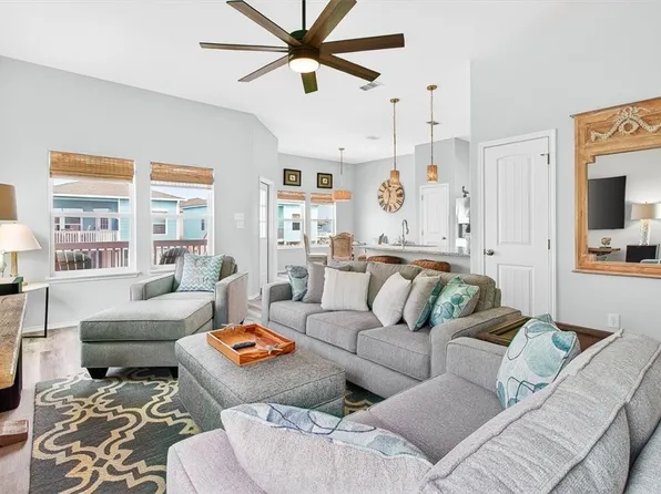 107 Rainbow Reef, Rockport, TX 78382