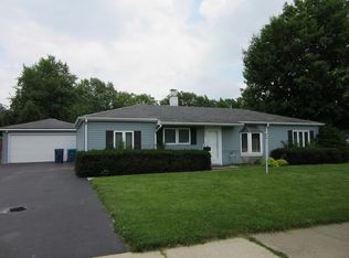 1463 Crestwood Dr, Aurora, IL