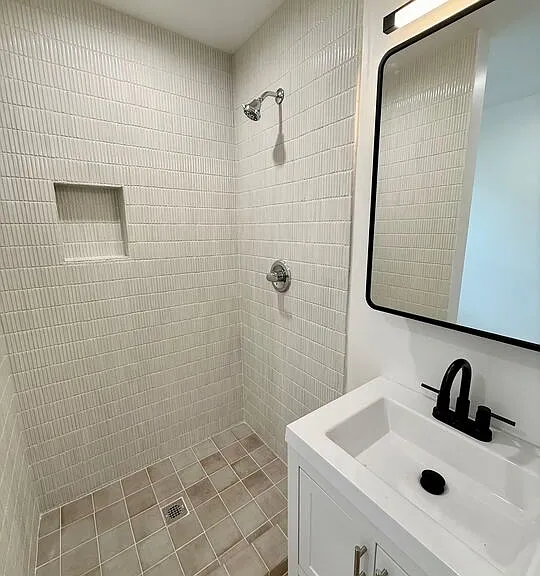 1021 Venice Blvd #4 — Photo 3