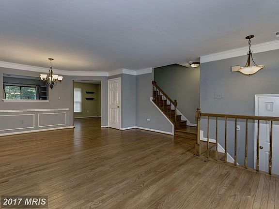 4th image of 220 Lynn Manor Dr