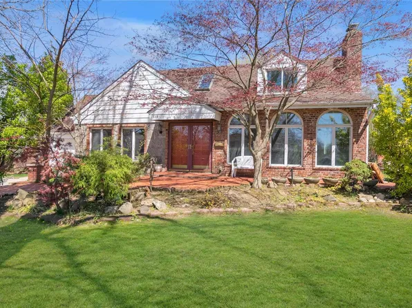 329 Old Courthouse Road, Manhasset Hills, NY 11040