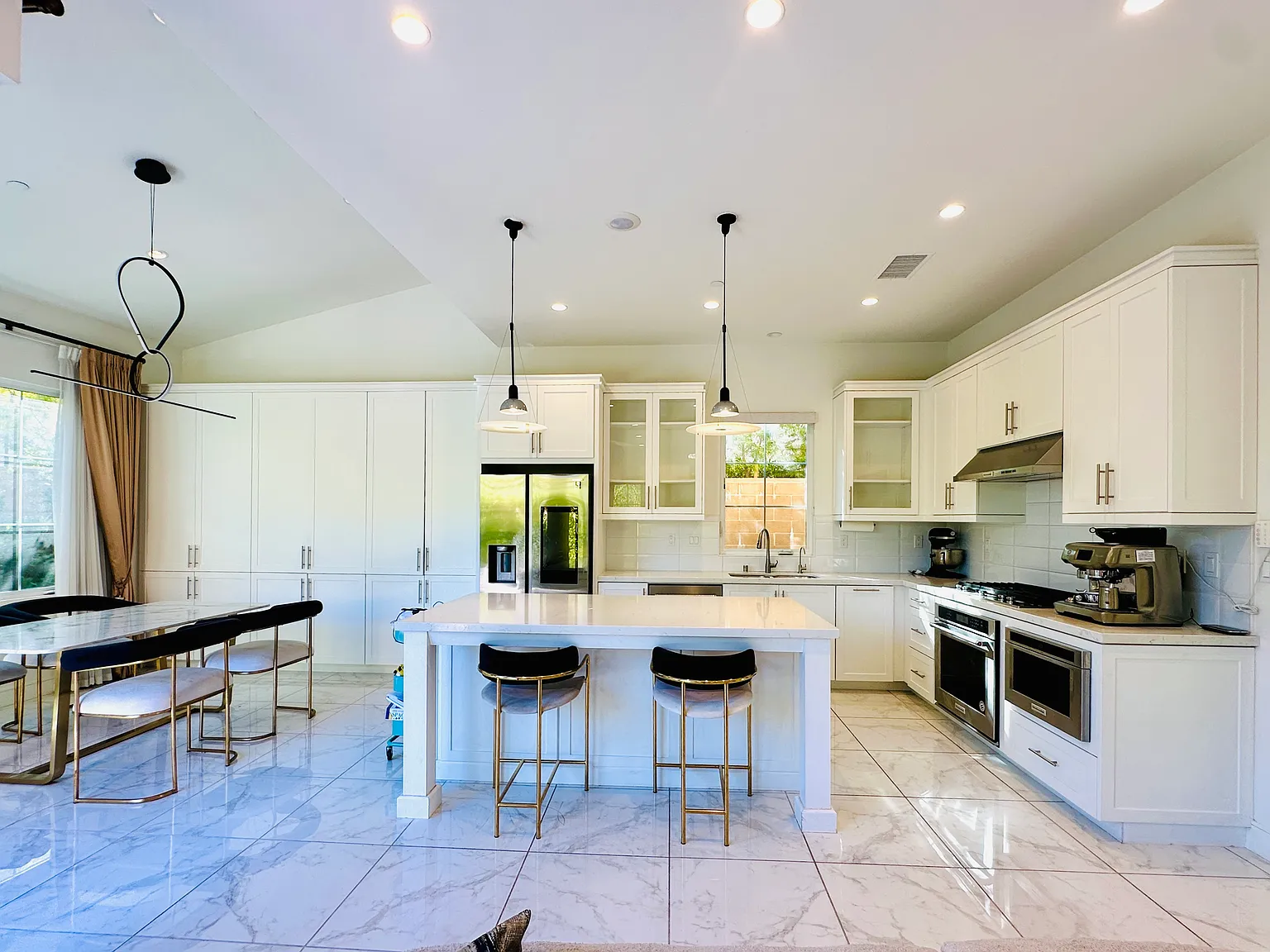 3 bed, 2.5 bath, 1921 sqft, $5,800 — Photo 4