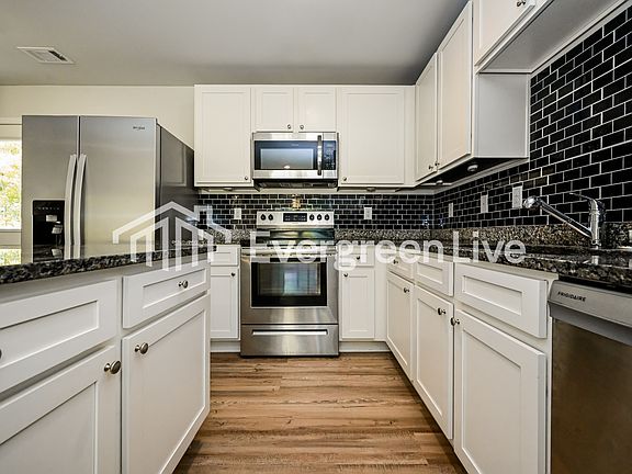 4th image of 621 Stevens Pl