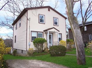 8 Beech Rd, Rocky Point, NY 11778