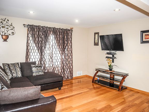 4th image of 1727 Queensbury Cir #1