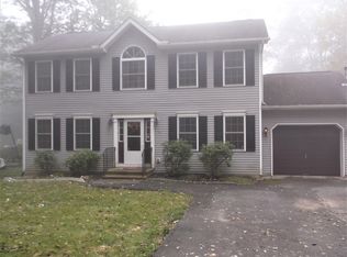 1565 Belgravia Dr, Tobyhanna, PA 18466