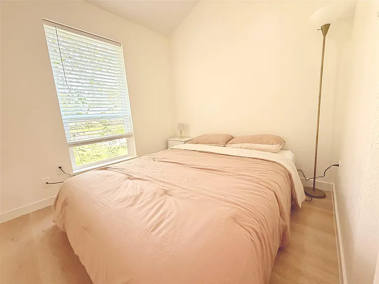 2533 Knoxville Dr — Photo 10