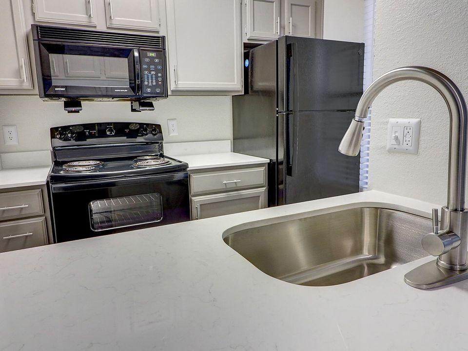 12-web-or-mls-Lake Park Rd-012