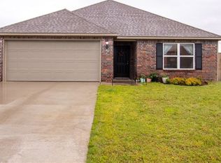 914 Ethan James St, Elkins, AR 72727