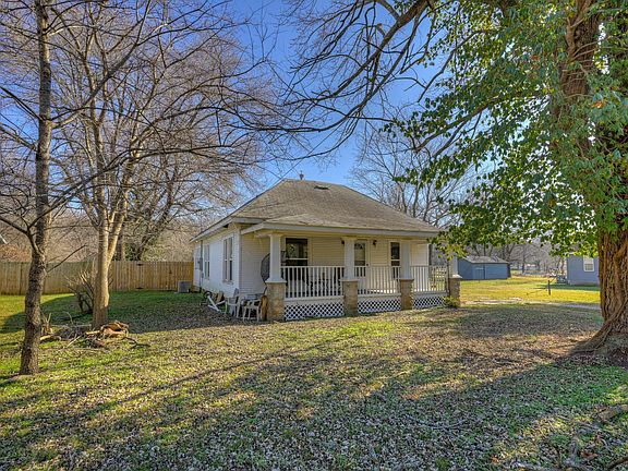 2nd image of 305 Bartlett Avenue