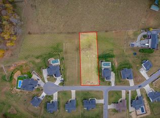 4 Hillendale Ln, Johnson City, TN 37615