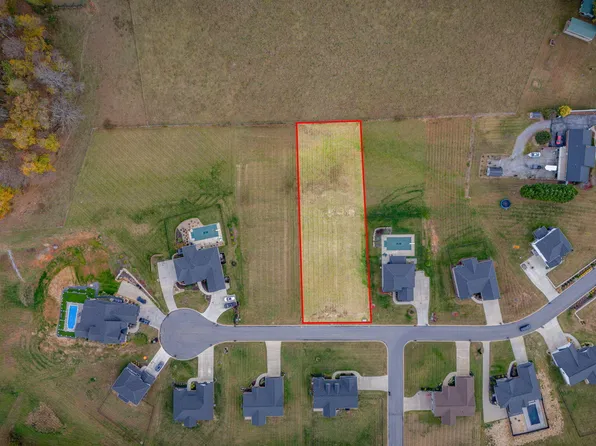 4 Hillendale Ln, Johnson City, TN 37615