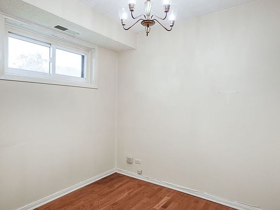 4th image of 2222 Country Club Dr APT 2