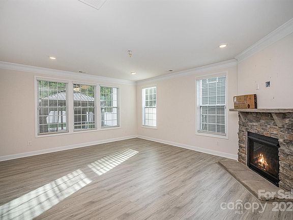 3rd image of 1234 Englewood Dr