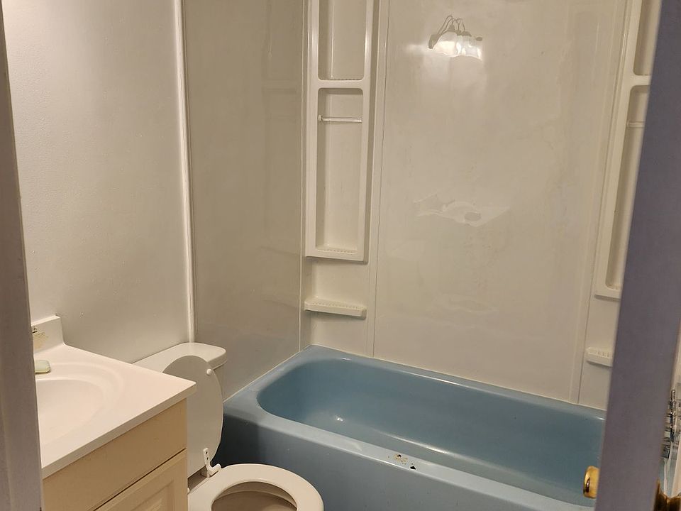 2nd image of 41-43 Aston Ct #41