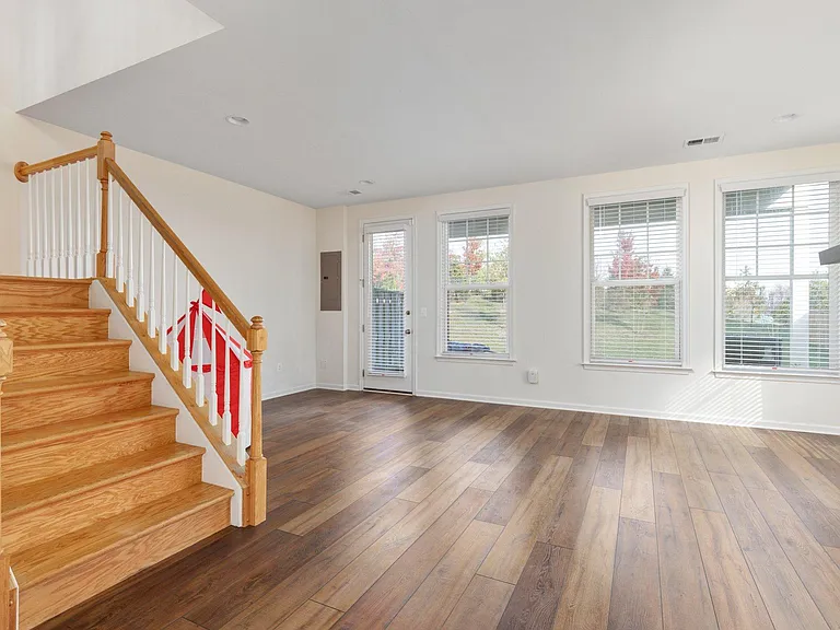 42304 Lancaster Woods Sq — Photo 3