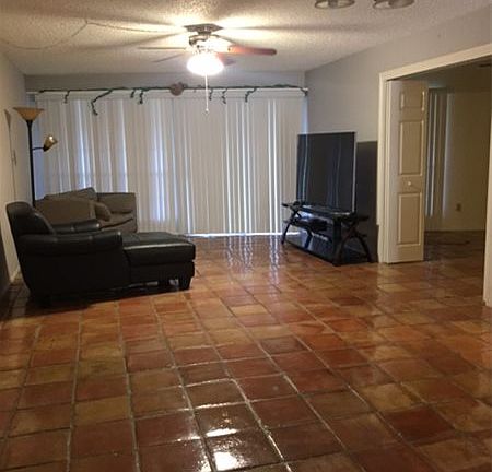 4th image of 1400 Palm Valley Dr W