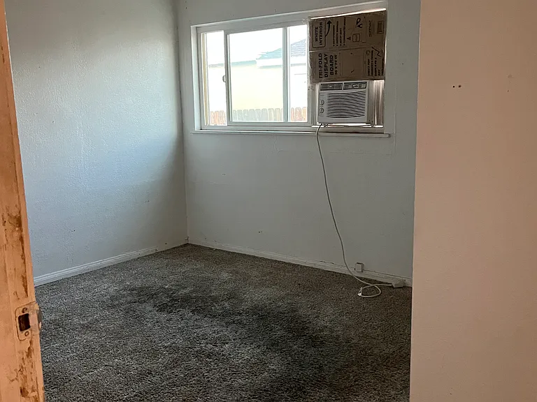 1041 Flora Ave — Photo 15