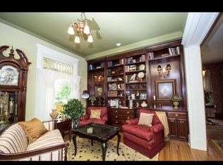 708 8th St S, Fargo, ND 58103