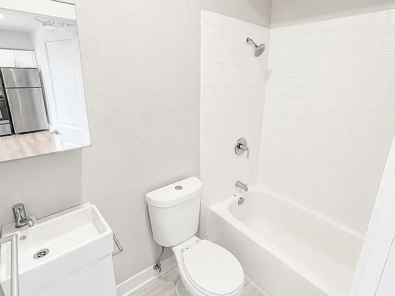 1703 Broadway Ave #203 — Photo 5