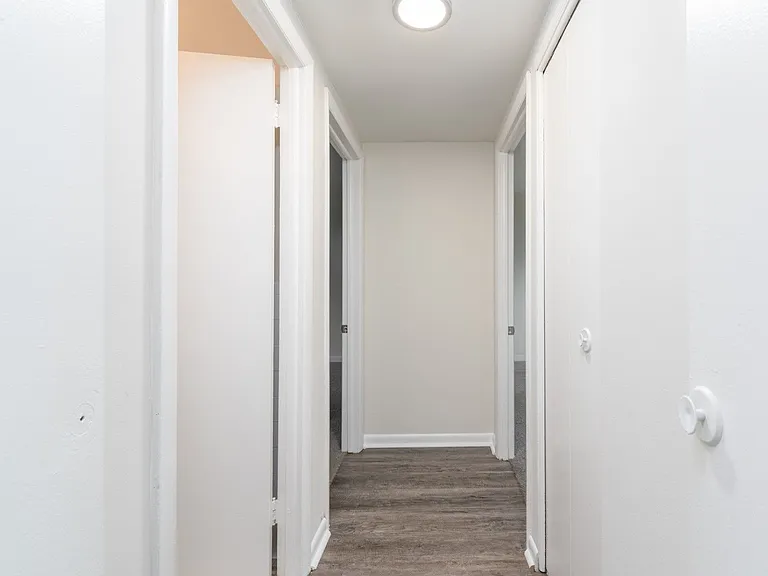 Brooke Court Apartments — Photo 11