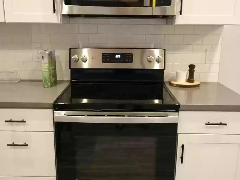 928 W Elm St — Photo 16