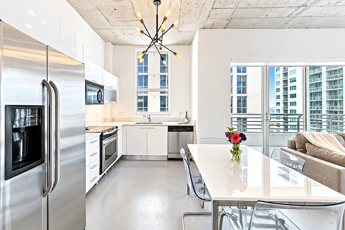 2 bed, 2.0 bath, 1041 sqft, $3,500 — Photo 4